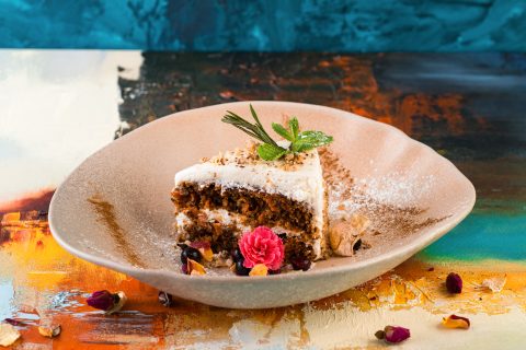 Морковный торт с грецким орехом и корицей