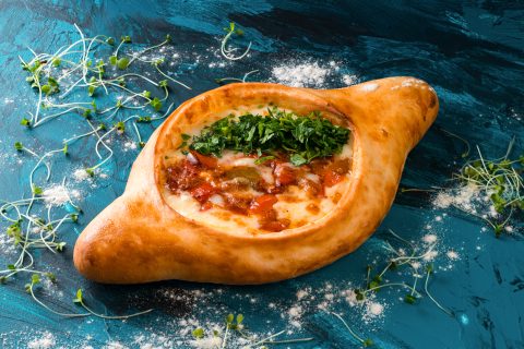 Хачапури по-аджарски с овощами
